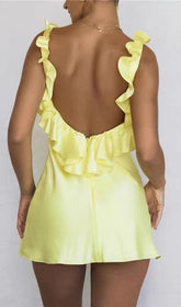 Gelbes Minikleid aus Satin mit Rüschen